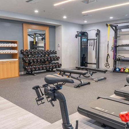 Отель Doubletree By Hilton Orange County Airport Санта-Ана Экстерьер фото